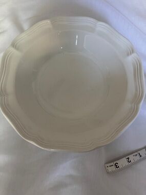 Mikasa Cream Scalloped Ceramic Vegetable Serving Bowl